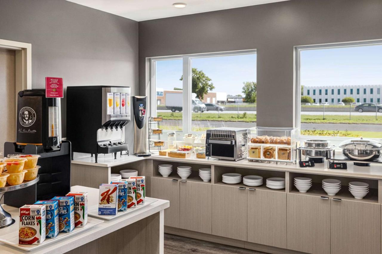 Microtel Inn & Suites Dorval Qc Kültér fotó