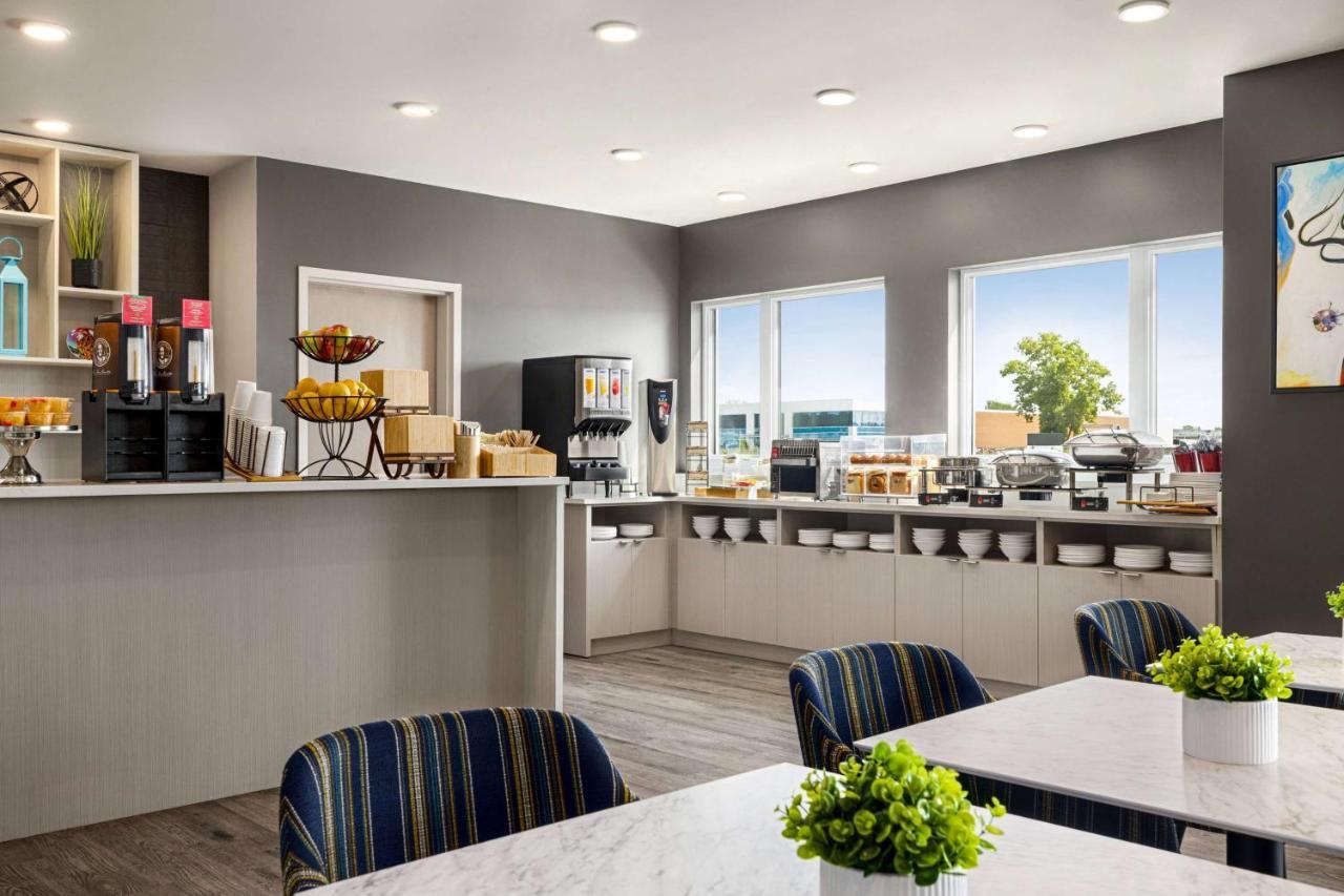 Microtel Inn & Suites Dorval Qc Kültér fotó