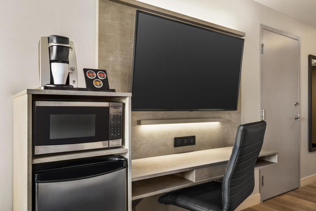 Microtel Inn & Suites Dorval Qc Kültér fotó