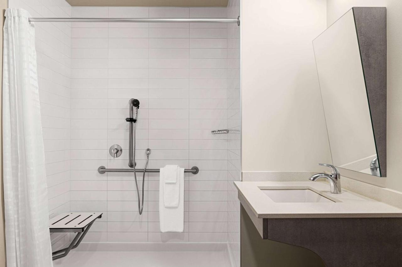 Microtel Inn & Suites Dorval Qc Kültér fotó