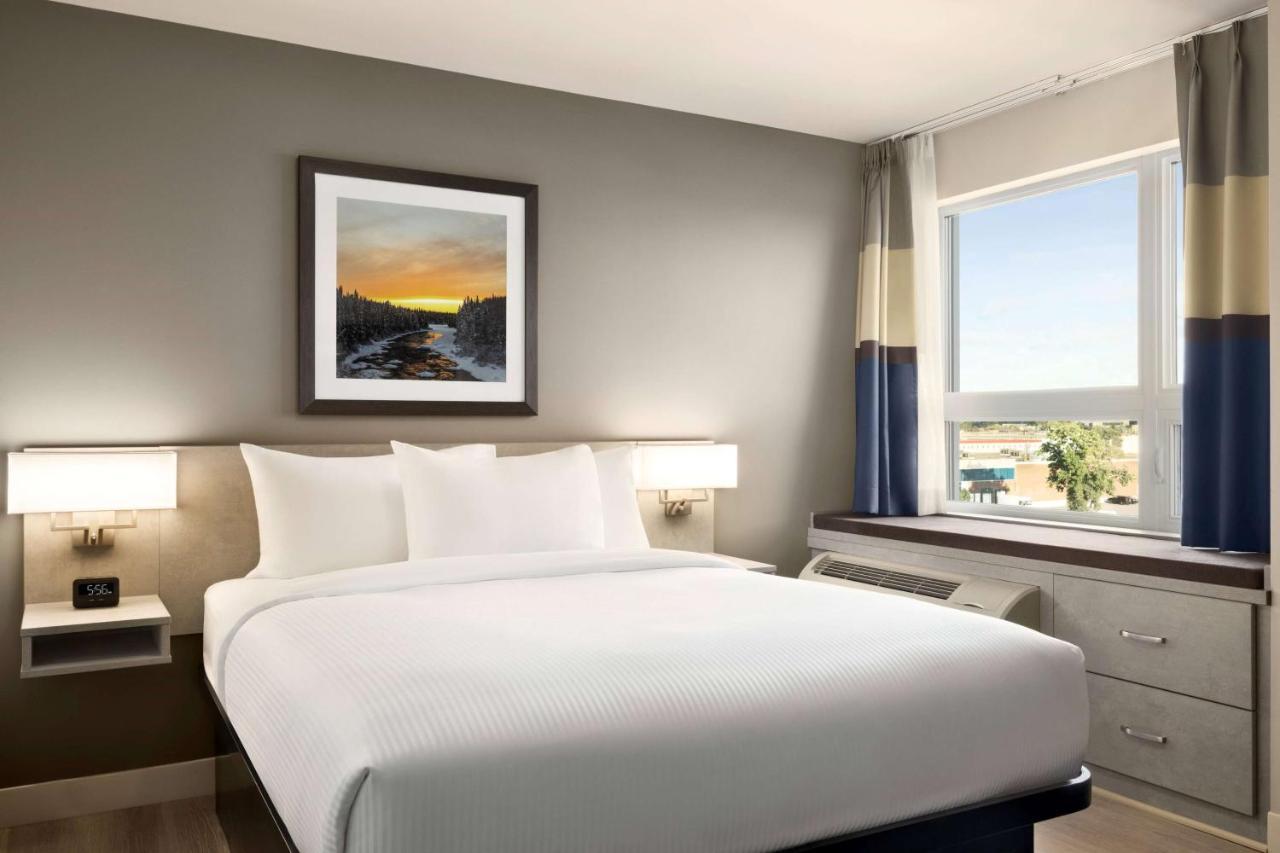 Microtel Inn & Suites Dorval Qc Kültér fotó