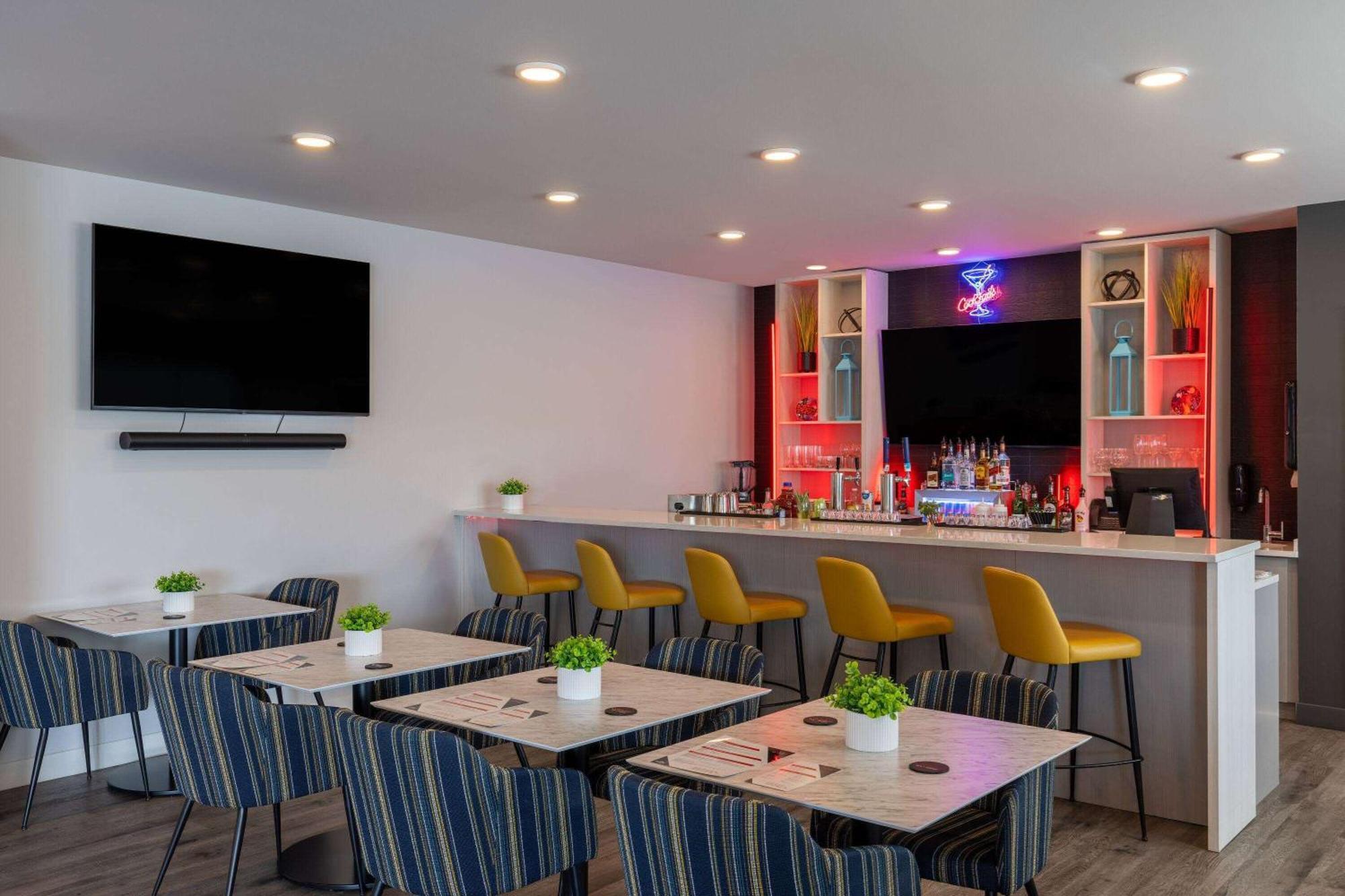 Microtel Inn & Suites Dorval Qc Kültér fotó