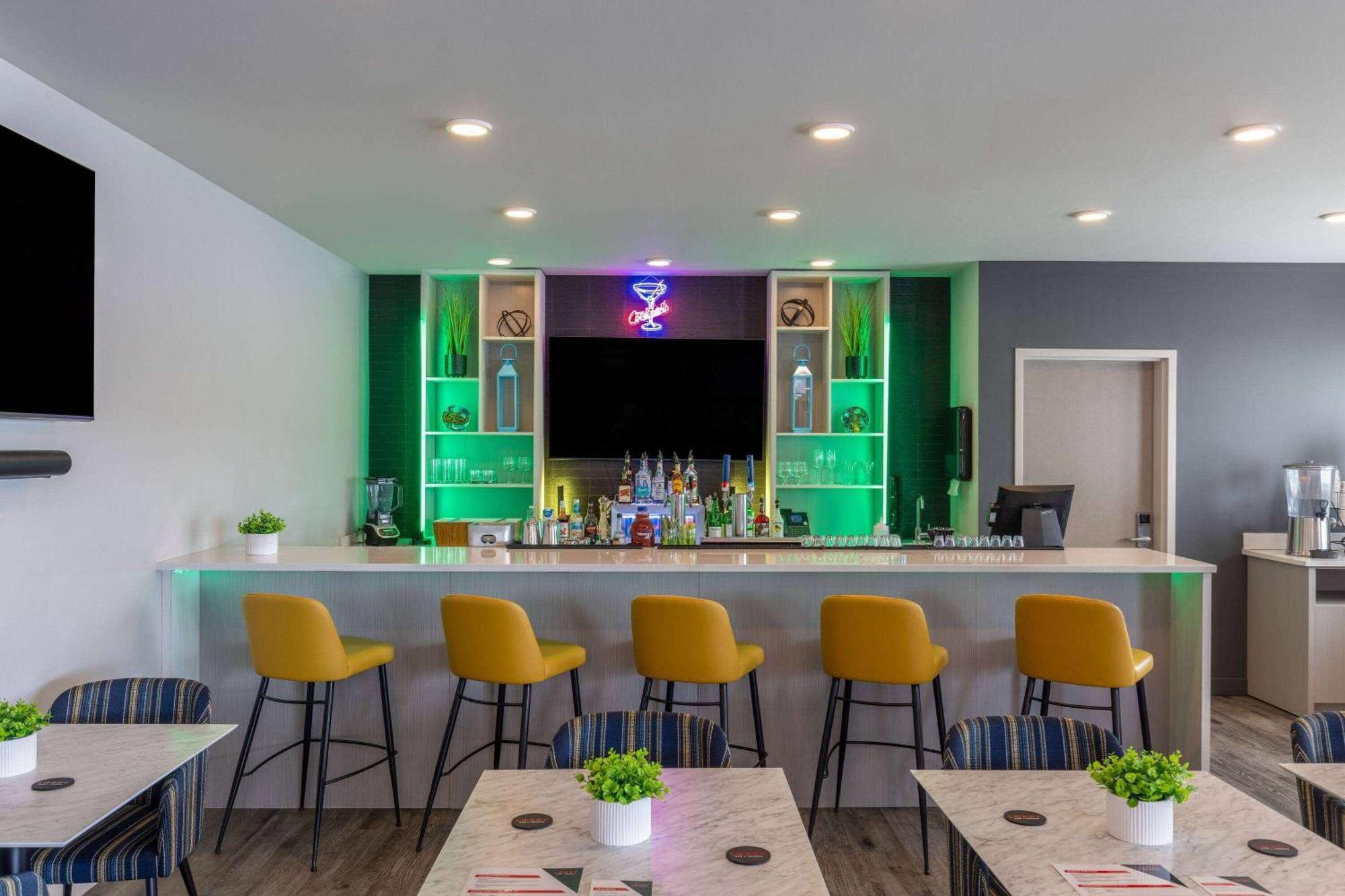 Microtel Inn & Suites Dorval Qc Kültér fotó